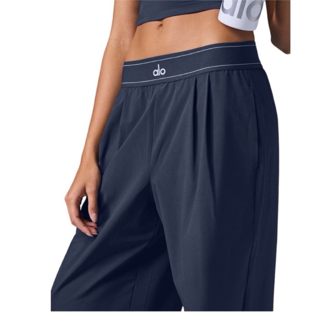 NWT Alo Yoga Suit Up Trouser size Small in Navy Blue - Picture 3 of 9